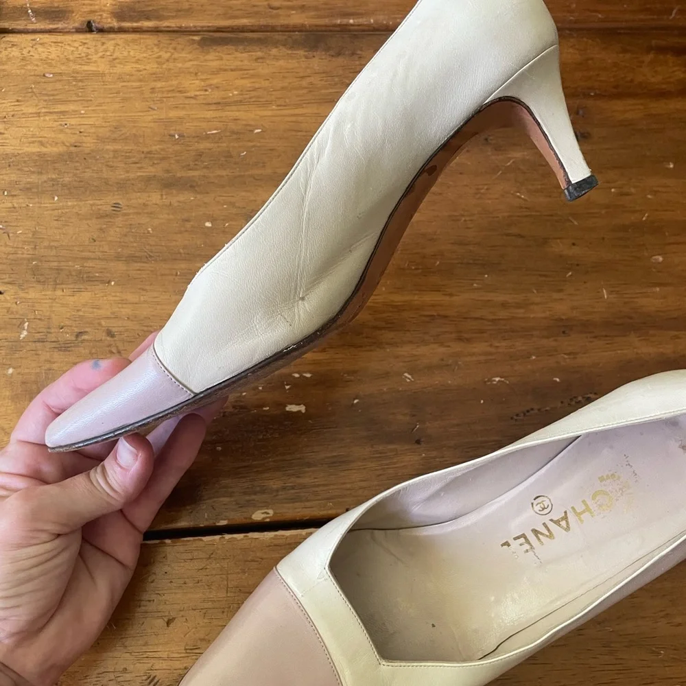 Vintage 80s Chanel Leather Heels Pumps Cap Toe Beige Ivory Size 40 Made In Italy - Picture 8 of 11